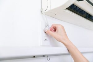 エアコン専用コンセント工事が必要な理由と費用相場を解説