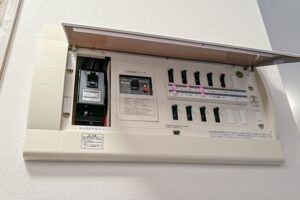 ブレーカーがよく落ちるのはなぜ？容量変更工事の必要性を解説
