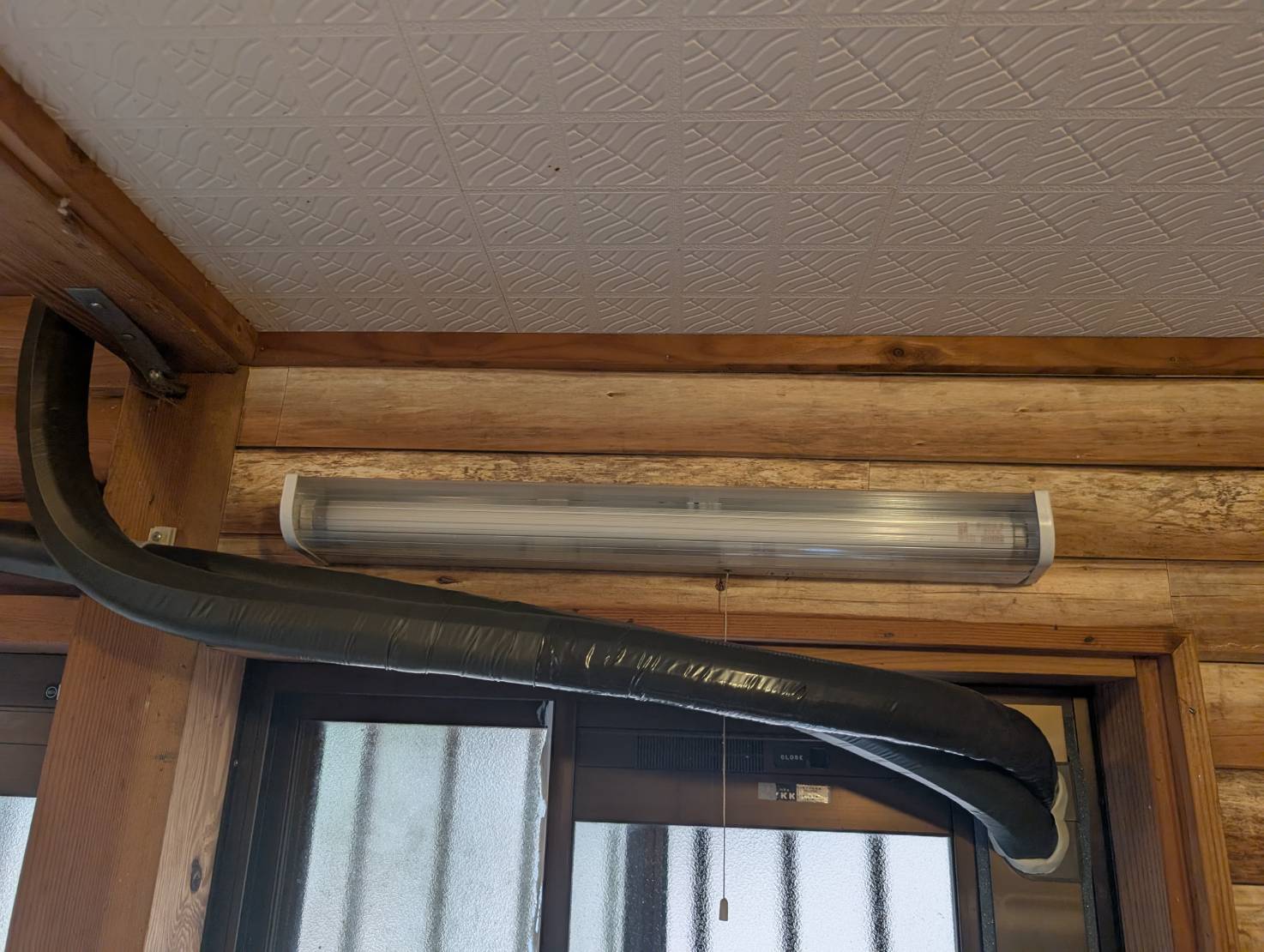 尼崎市にて電気工事〈キッチン照明（蛍光灯）の交換工事〉の施工前写真