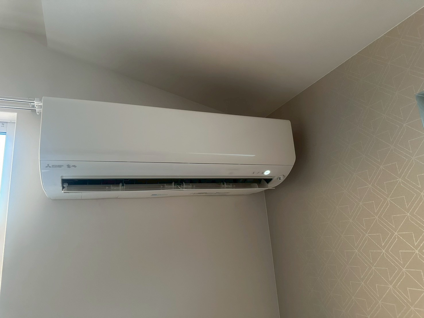 高砂市にて電気工事〈引っ越し時のエアコン取替工事〉の施工後写真