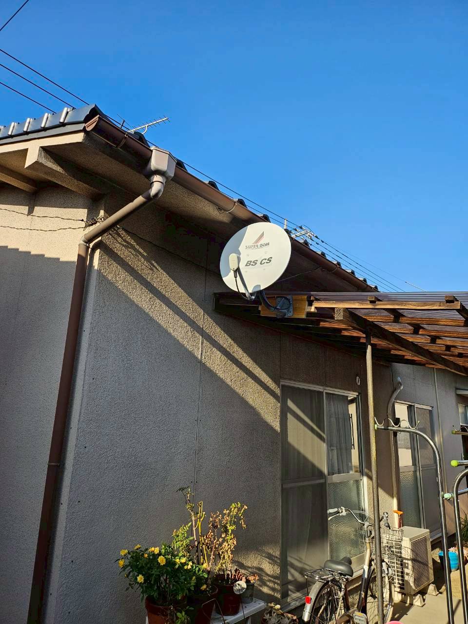 岡山市にて電気工事〈賃貸戸建てのBSアンテナ新設工事〉の施工後写真